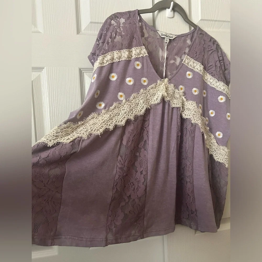 DAVI & DANI "Daisy Daydream" purple lavender w/ lace detail and floral accents L - Picture 3 of 6